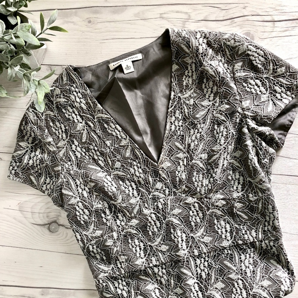 Banana Republic Sz 0 Grey Lace Blouse